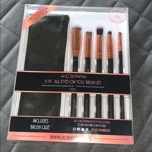 Crown  6pc all eyes on you brush set